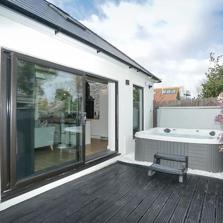 The Broadway Beach House With Hot Tub Herne Bay Exterior photo